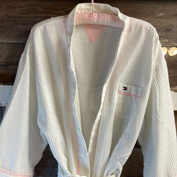 Tommy Hilfiger Sleepwear Ladies Bath Robe, White and Pink, Size L/XL - Picture 3 of 9